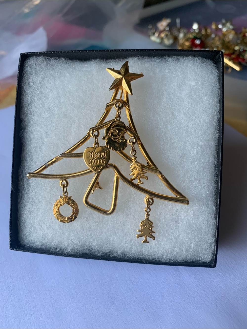 Vintage Gold Tone Christmas Tree Charm Brooch - Festive Holiday Pin - Picture 13 of 13
